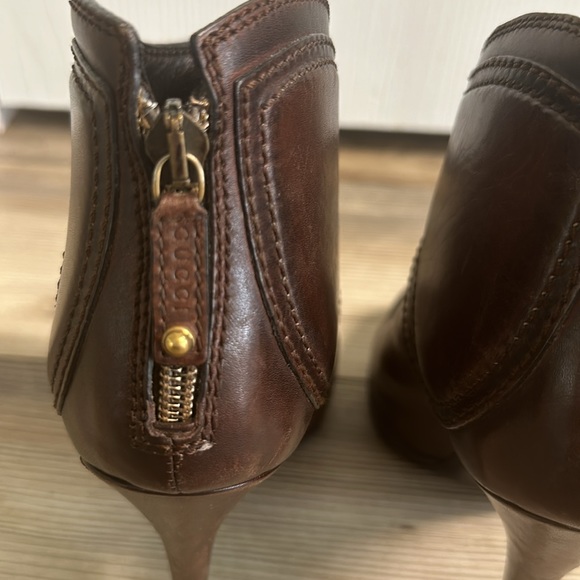 Gucci Diana Hysteria Ankle Booties Sz 6.5 (37) Light Brown Stiletto Medallion - Picture 4 of 8
